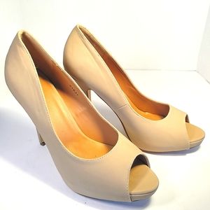 JC nude stiletto pumps size 10 w/ 4.5 in. Heel w peep toe.